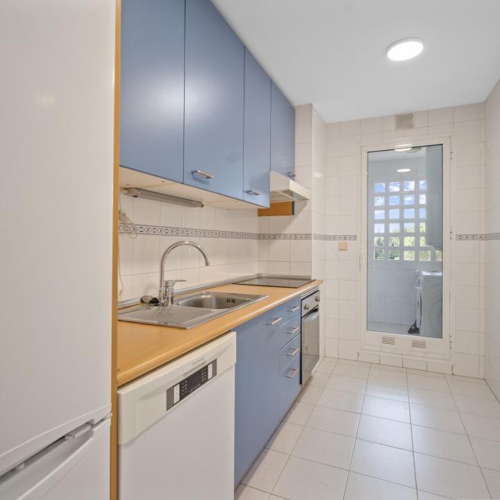 Superb three bedroom, south east facing duplex penthouse in the gated urbanisation Los Pinos de Nagueles on Marbella’s Golden Mile Picture 6