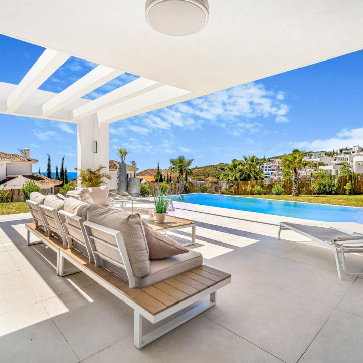 Spectacular four bedroom, south facing villa located in Buena Vista, Mijas with stunning sea views Picture