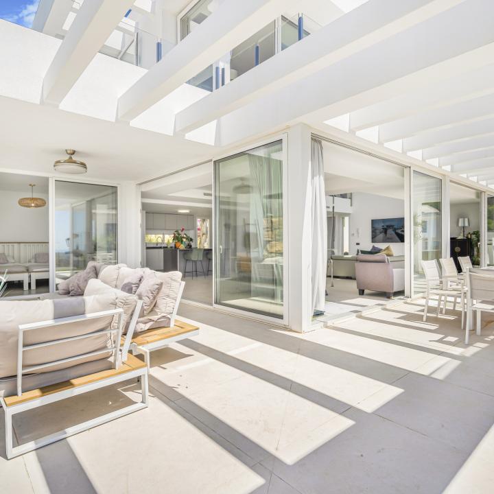 Spectacular four bedroom, south facing villa located in Buena Vista, Mijas with stunning sea views Picture 14