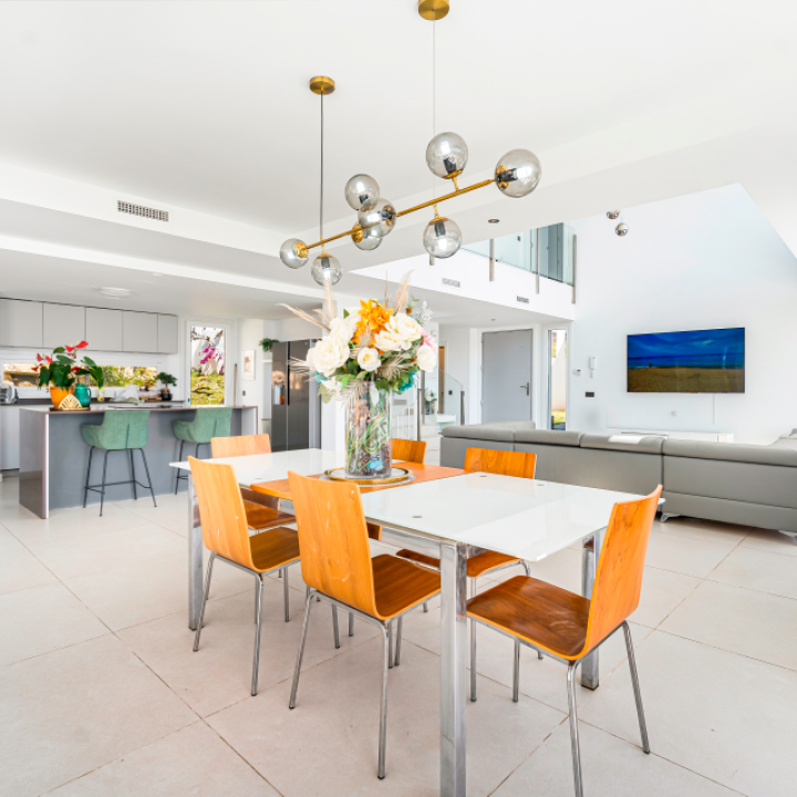 Spectacular four bedroom, south facing villa located in Buena Vista, Mijas with stunning sea views Picture 4
