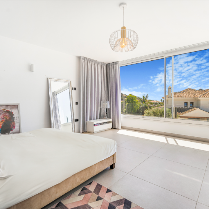 Spectacular four bedroom, south facing villa located in Buena Vista, Mijas with stunning sea views Picture 8
