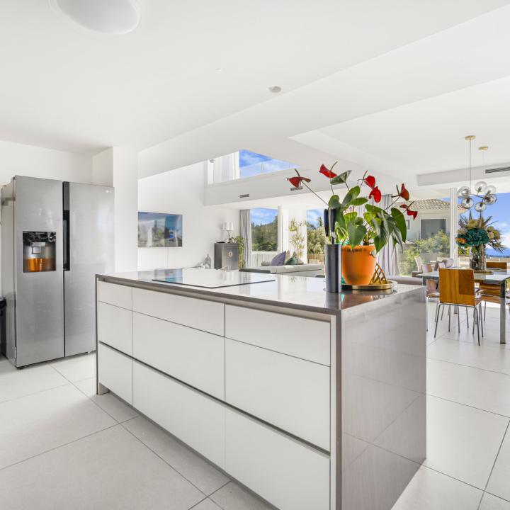 Spectacular four bedroom, south facing villa located in Buena Vista, Mijas with stunning sea views Picture 9