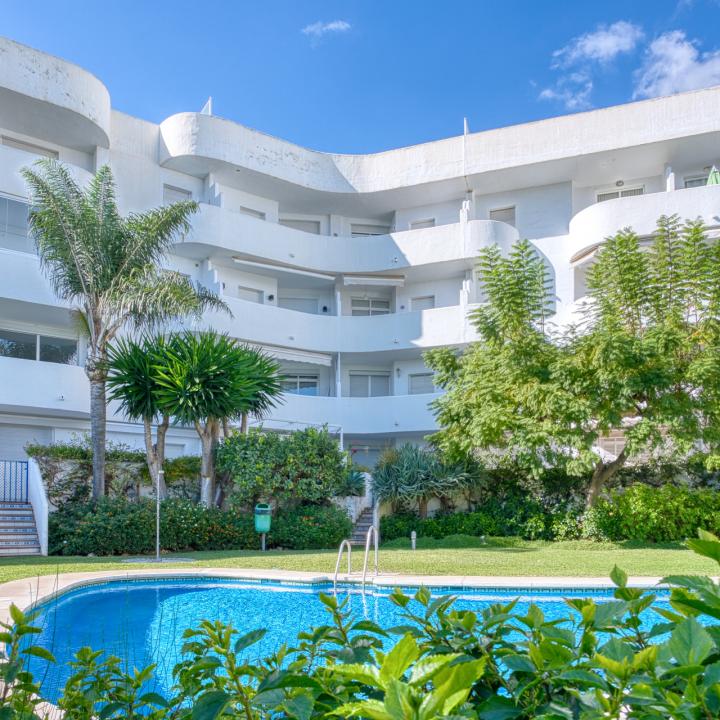 Fully renovated two bedroom, ground floor apartment in the well-known and gated community Marbella Real Picture