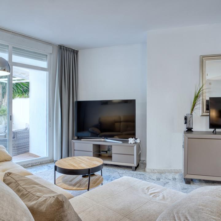 Fully renovated two bedroom, ground floor apartment in the well-known and gated community Marbella Real Picture 3