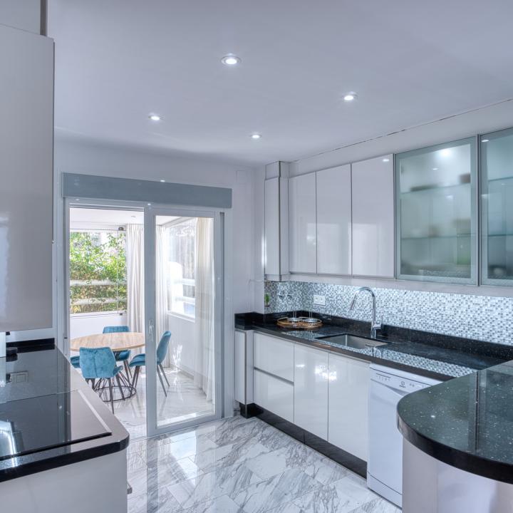 Fully renovated two bedroom, ground floor apartment in the well-known and gated community Marbella Real Picture 6