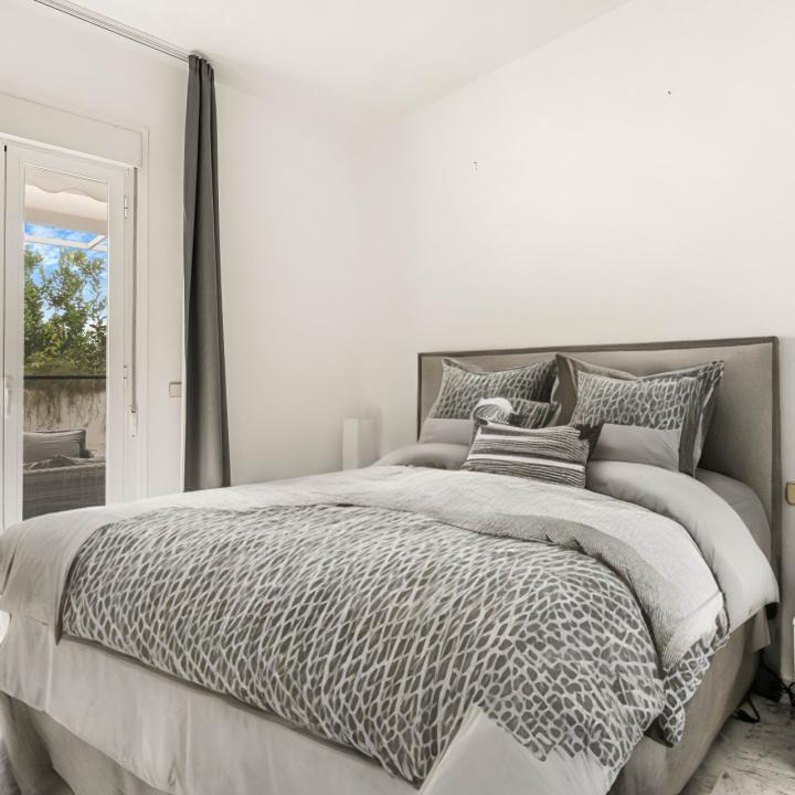 Fully renovated two bedroom, ground floor apartment in the well-known and gated community Marbella Real Picture 8