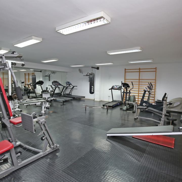 Fully renovated two bedroom, ground floor apartment in the well-known and gated community Marbella Real Picture 9