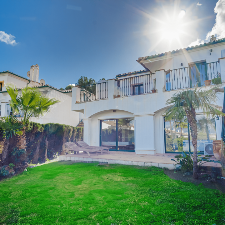 Lovely three-bedroom townhouse in a gated community of Riviera Del Sol Picture