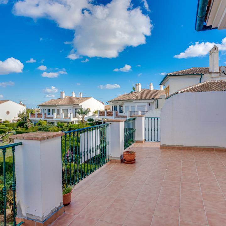 Lovely three-bedroom townhouse in a gated community of Riviera Del Sol Picture 10