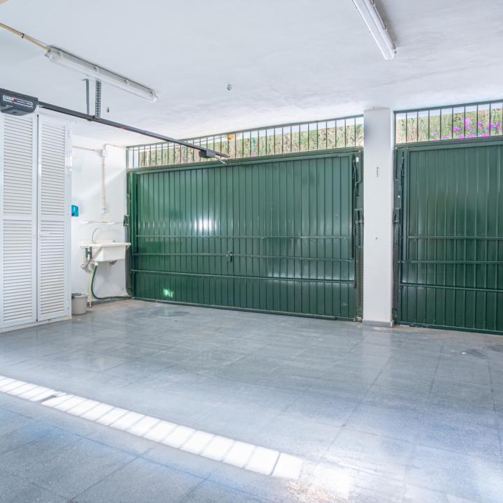 Lovely three-bedroom townhouse in a gated community of Riviera Del Sol Picture 12