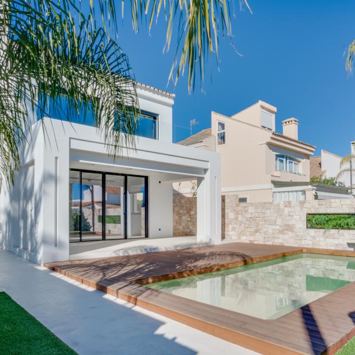 Stunning four bedroom, beachside contemporary style Villa located in Costalita, Estepona Picture