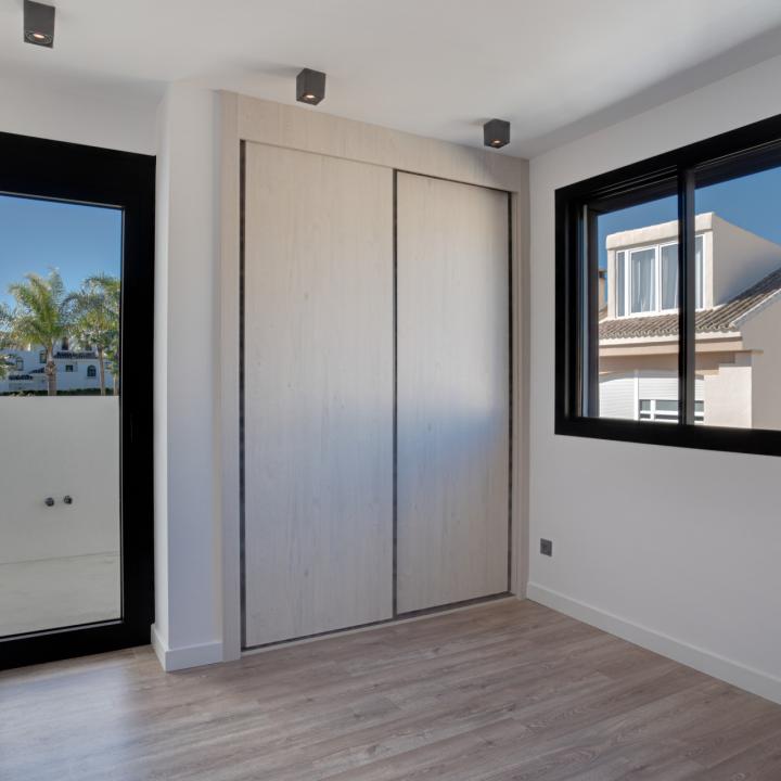 Stunning four bedroom, beachside contemporary style Villa located in Costalita, Estepona Picture 15