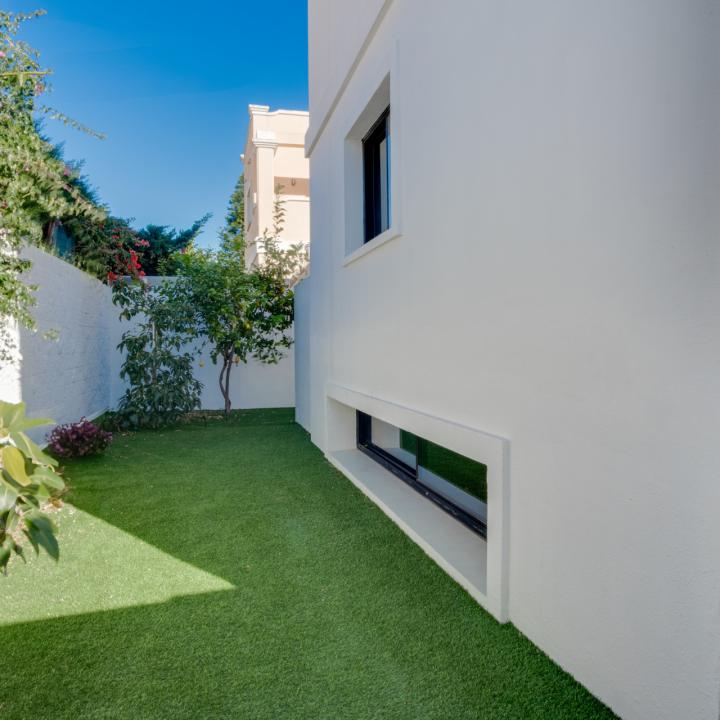 Stunning four bedroom, beachside contemporary style Villa located in Costalita, Estepona Picture 16