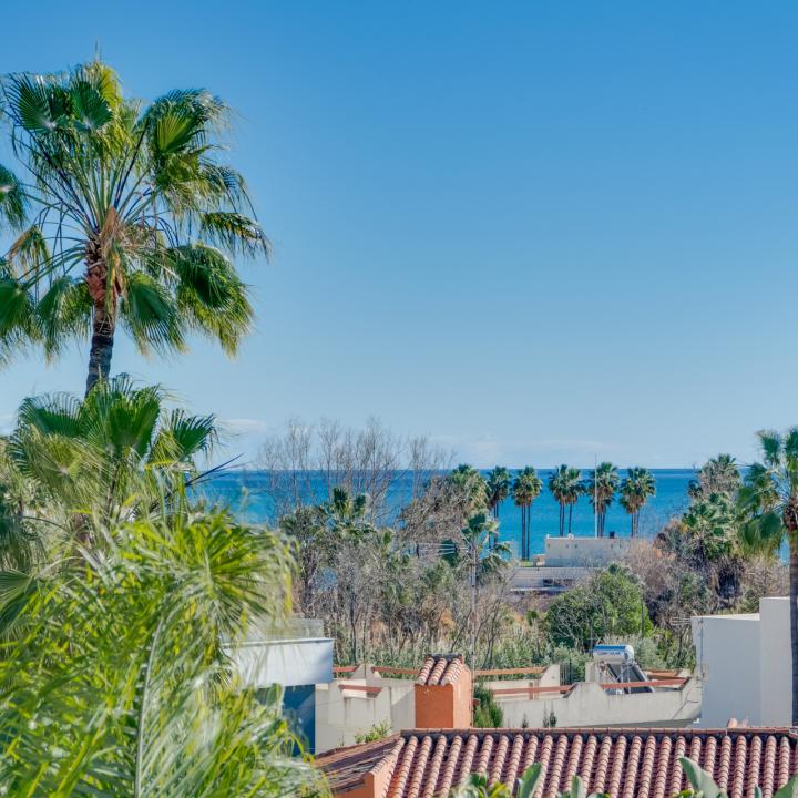 Stunning four bedroom, beachside contemporary style Villa located in Costalita, Estepona Picture 3