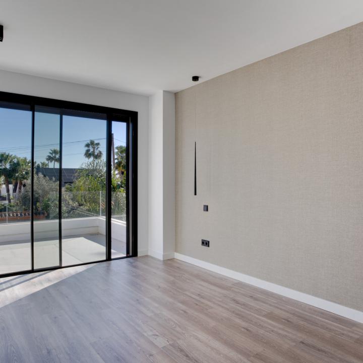 Stunning four bedroom, beachside contemporary style Villa located in Costalita, Estepona Picture 22