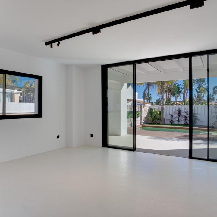 Stunning four bedroom, beachside contemporary style Villa located in Costalita, Estepona Picture 24