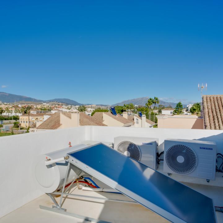 Stunning four bedroom, beachside contemporary style Villa located in Costalita, Estepona Picture 27