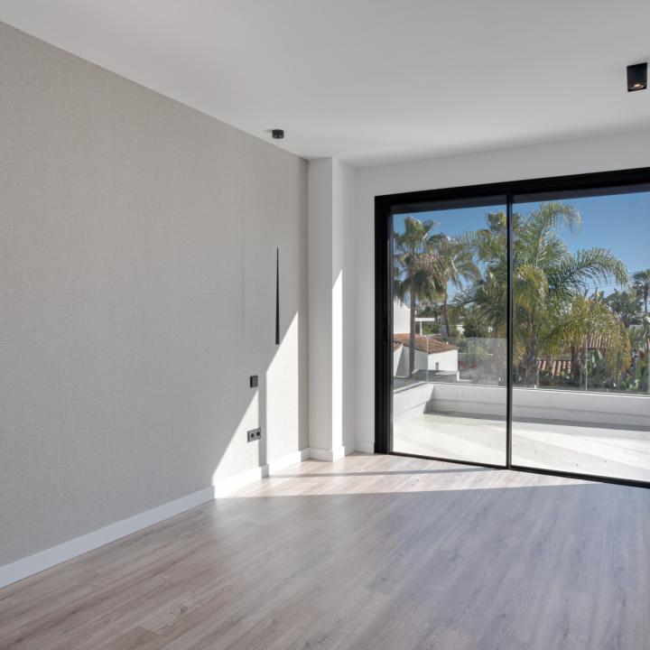 Stunning four bedroom, beachside contemporary style Villa located in Costalita, Estepona Picture 29