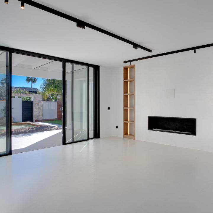 Stunning four bedroom, beachside contemporary style Villa located in Costalita, Estepona Picture 2