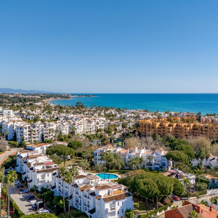 Stunning four bedroom, beachside contemporary style Villa located in Costalita, Estepona Picture 1