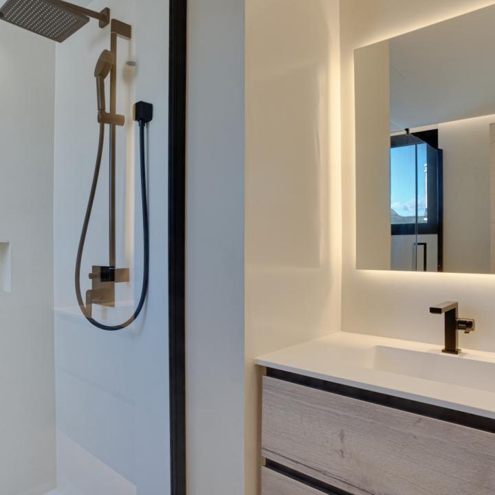 Stunning four bedroom, beachside contemporary style Villa located in Costalita, Estepona Picture 30