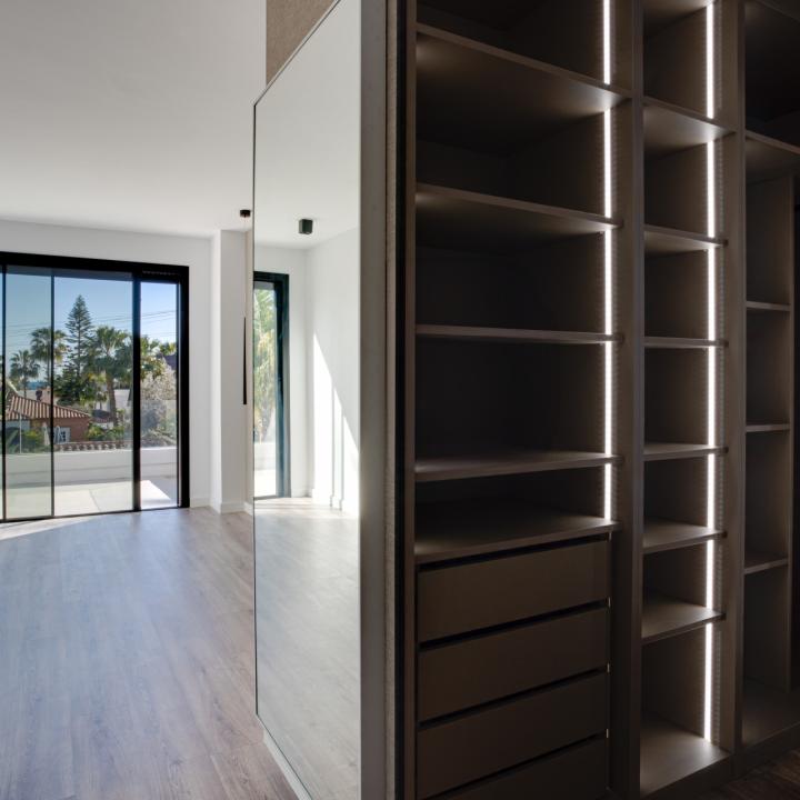 Stunning four bedroom, beachside contemporary style Villa located in Costalita, Estepona Picture 32