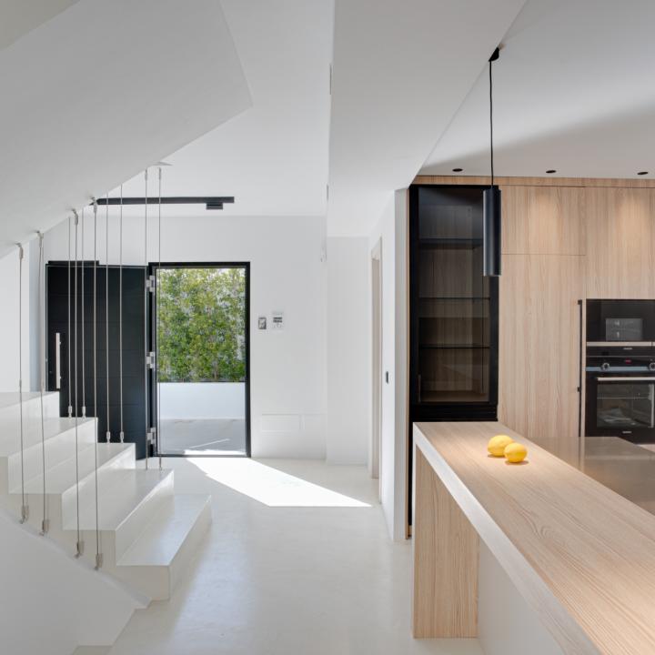 Stunning four bedroom, beachside contemporary style Villa located in Costalita, Estepona Picture 4