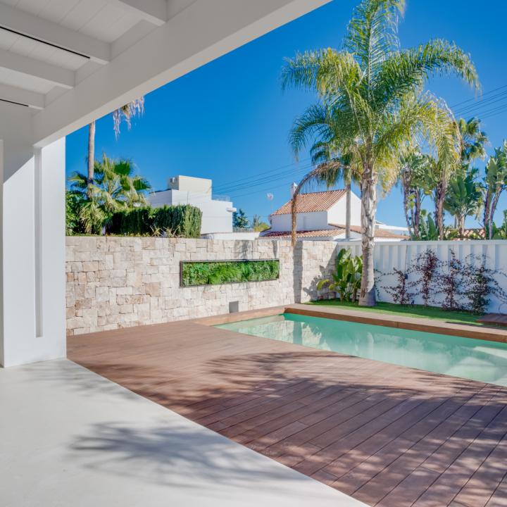 Stunning four bedroom, beachside contemporary style Villa located in Costalita, Estepona Picture 8