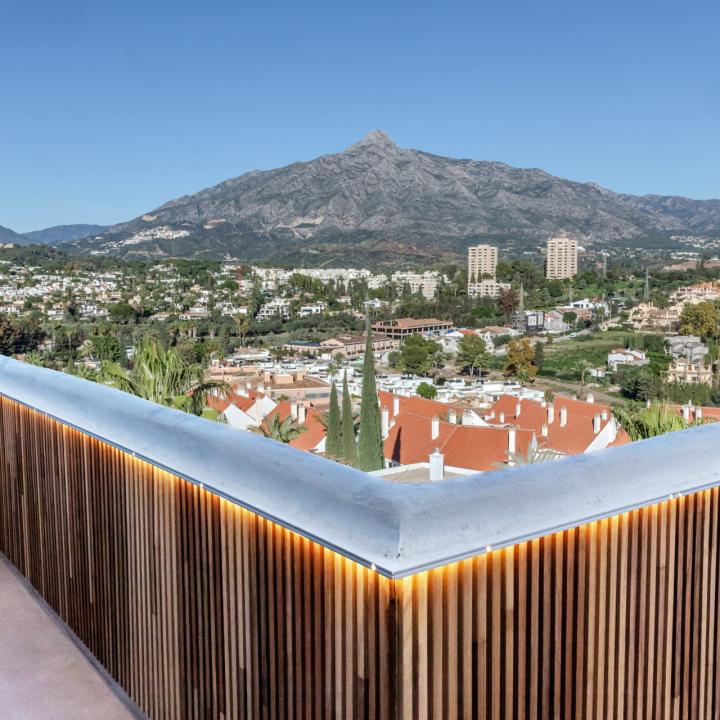 Incredible, beautifully renovated two bedroom penthouse in the gated community of Jardines de Andalucía, Nueva Andalucia Picture 1