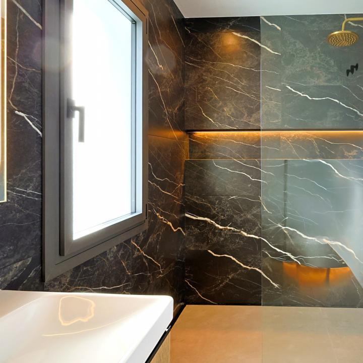 Incredible, beautifully renovated two bedroom penthouse in the gated community of Jardines de Andalucía, Nueva Andalucia Picture 15