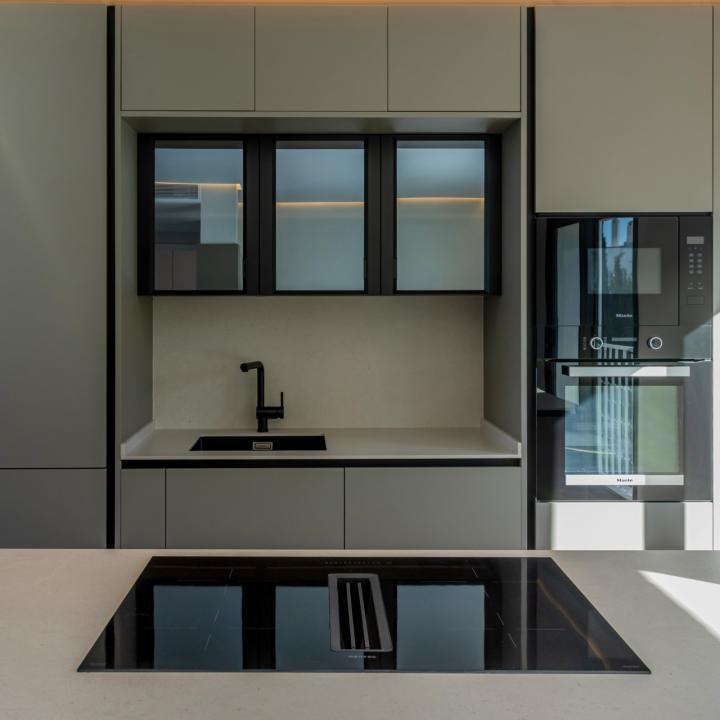 Incredible, beautifully renovated two bedroom penthouse in the gated community of Jardines de Andalucía, Nueva Andalucia Picture 17