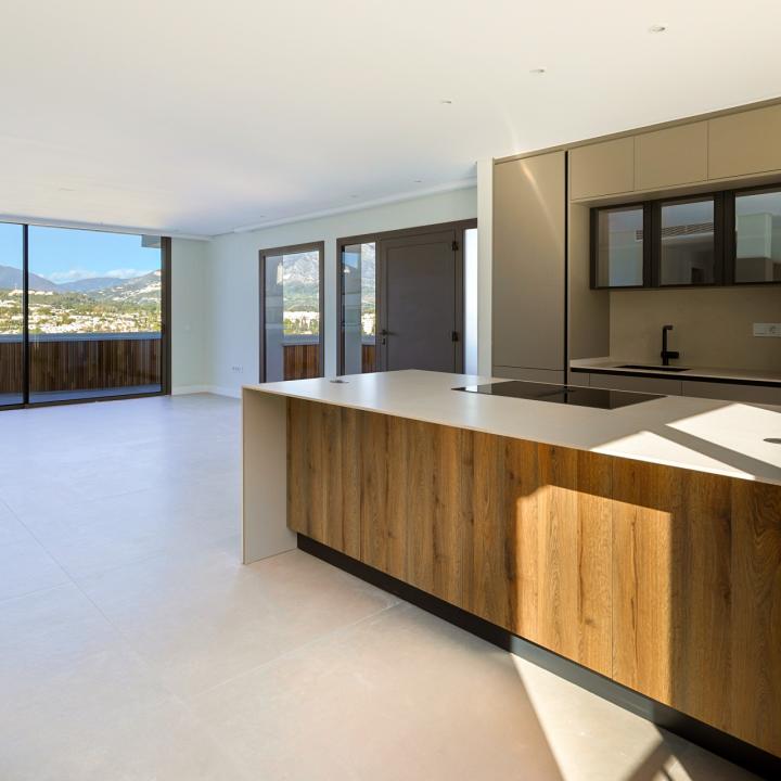 Incredible, beautifully renovated two bedroom penthouse in the gated community of Jardines de Andalucía, Nueva Andalucia Picture 2