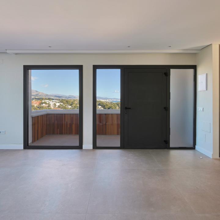 Incredible, beautifully renovated two bedroom penthouse in the gated community of Jardines de Andalucía, Nueva Andalucia Picture 19