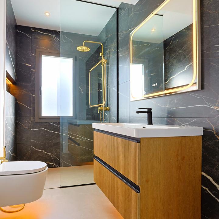 Incredible, beautifully renovated two bedroom penthouse in the gated community of Jardines de Andalucía, Nueva Andalucia Picture 20