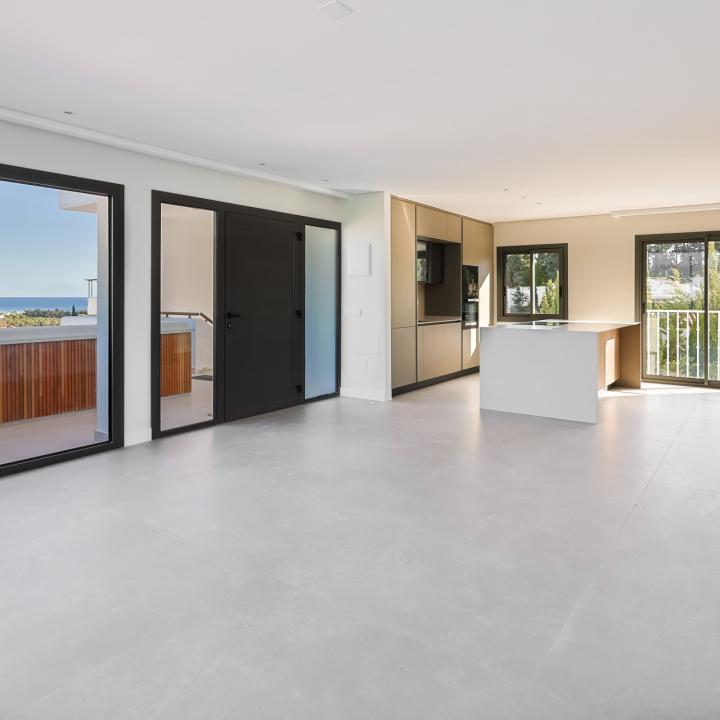 Incredible, beautifully renovated two bedroom penthouse in the gated community of Jardines de Andalucía, Nueva Andalucia Picture