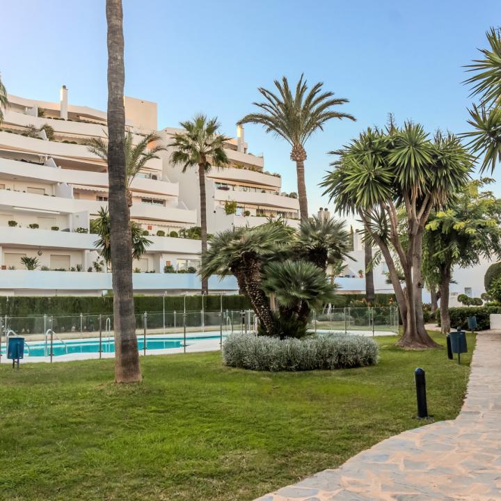 Incredible, beautifully renovated two bedroom penthouse in the gated community of Jardines de Andalucía, Nueva Andalucia Picture 7