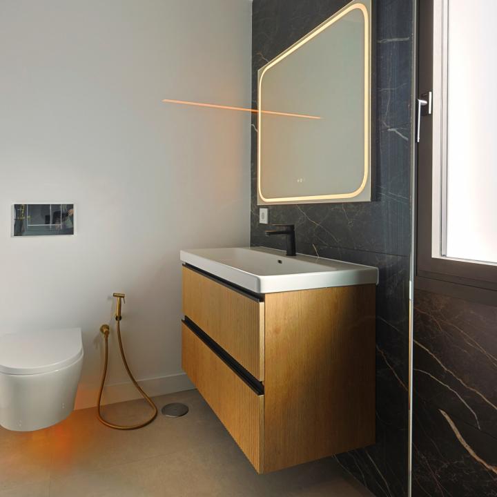 Incredible, beautifully renovated two bedroom penthouse in the gated community of Jardines de Andalucía, Nueva Andalucia Picture 8