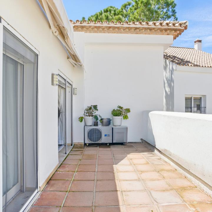 Spacious four-bedroom, duplex penthouse in the Los Pinos de Aloha complex, Nueva Andalucía, Marbella Picture 10