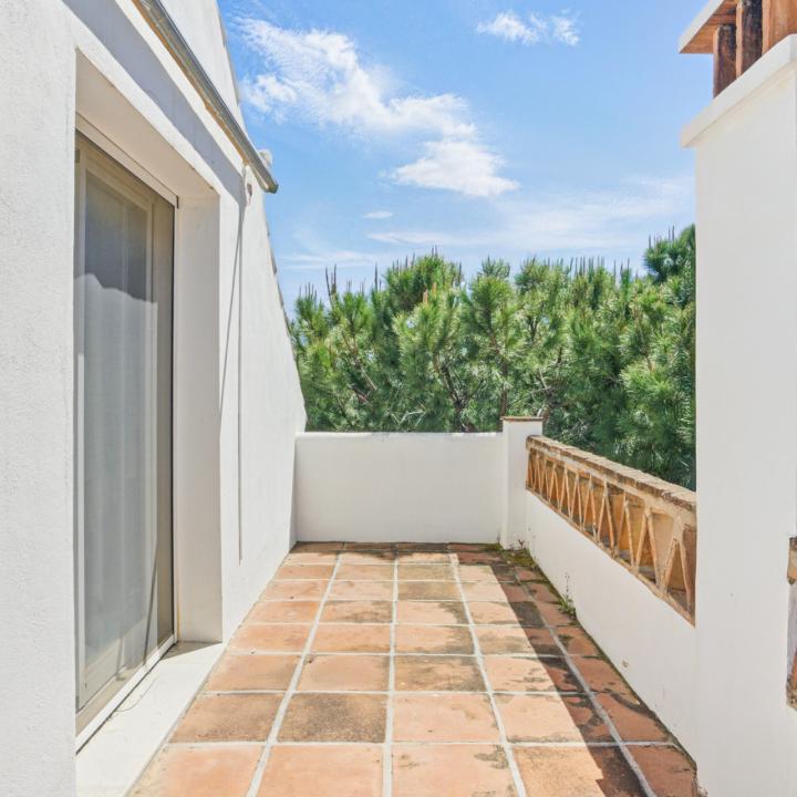 Spacious four-bedroom, duplex penthouse in the Los Pinos de Aloha complex, Nueva Andalucía, Marbella Picture 13