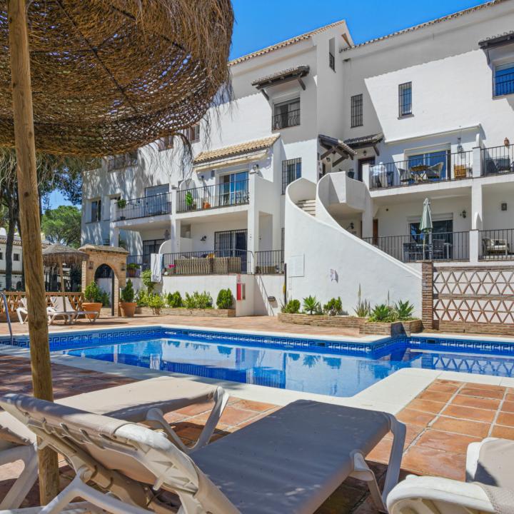 Spacious four-bedroom, duplex penthouse in the Los Pinos de Aloha complex, Nueva Andalucía, Marbella Picture 14