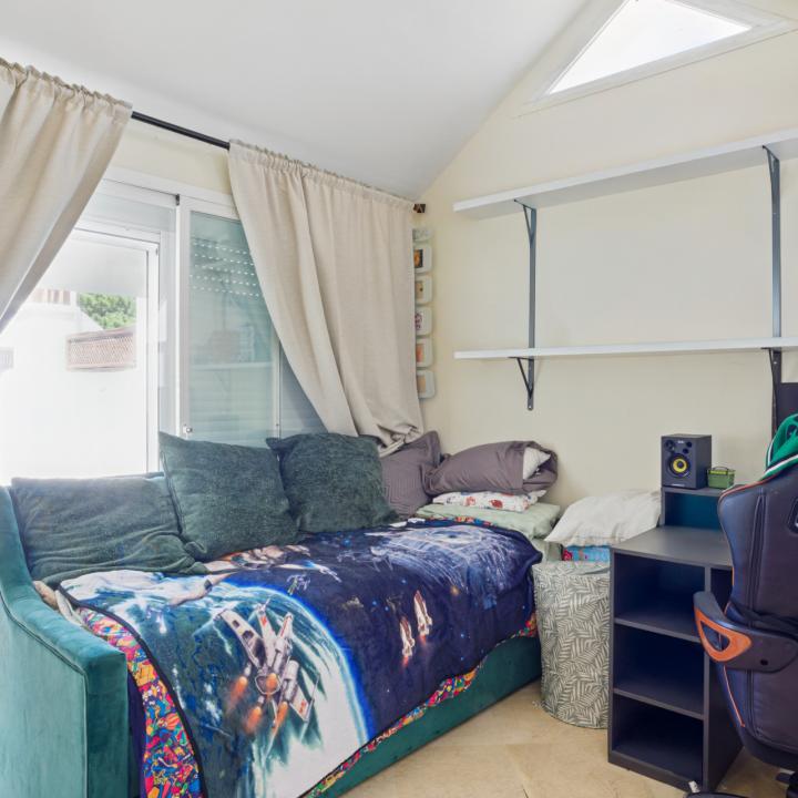 Spacious four-bedroom, duplex penthouse in the Los Pinos de Aloha complex, Nueva Andalucía, Marbella Picture 15