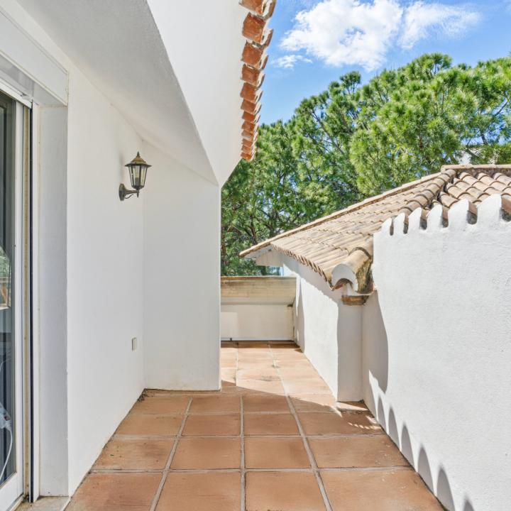 Spacious four-bedroom, duplex penthouse in the Los Pinos de Aloha complex, Nueva Andalucía, Marbella Picture 18