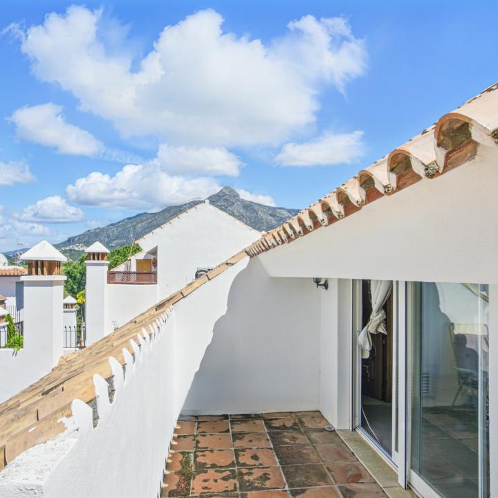 Spacious four-bedroom, duplex penthouse in the Los Pinos de Aloha complex, Nueva Andalucía, Marbella Picture 20