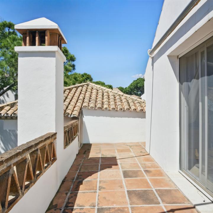 Spacious four-bedroom, duplex penthouse in the Los Pinos de Aloha complex, Nueva Andalucía, Marbella Picture 22
