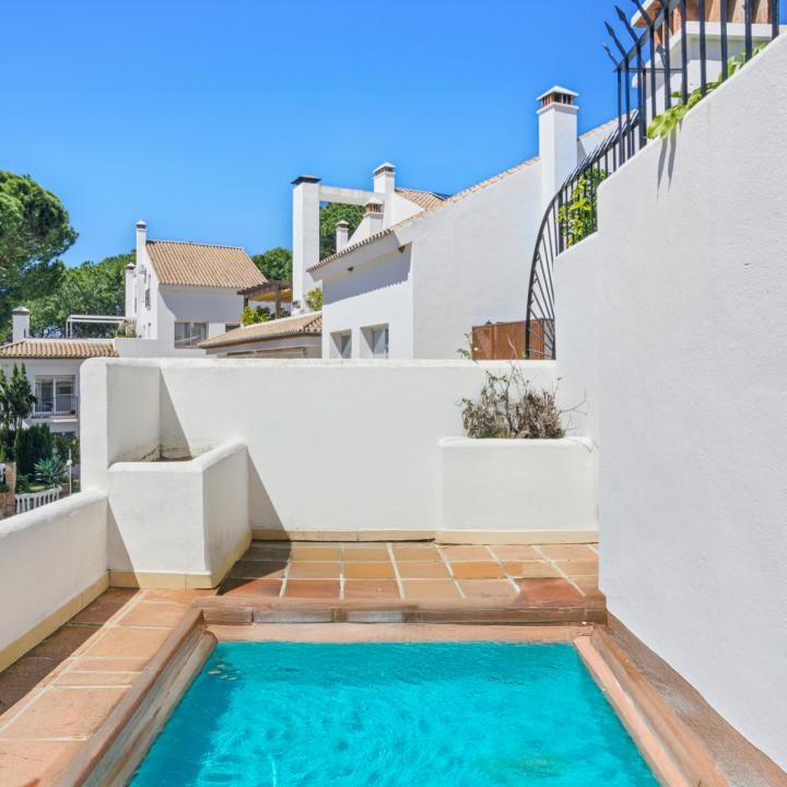 Spacious four-bedroom, duplex penthouse in the Los Pinos de Aloha complex, Nueva Andalucía, Marbella Picture