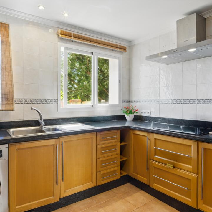 Spacious four-bedroom, duplex penthouse in the Los Pinos de Aloha complex, Nueva Andalucía, Marbella Picture 4