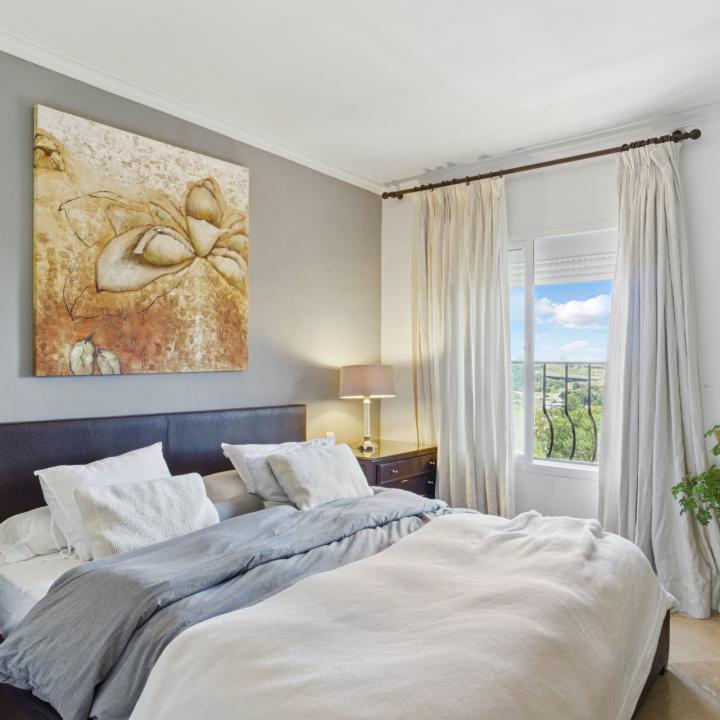 Spacious four-bedroom, duplex penthouse in the Los Pinos de Aloha complex, Nueva Andalucía, Marbella Picture 6