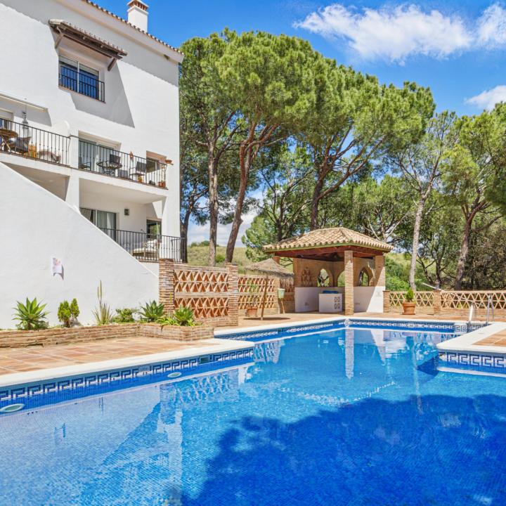 Spacious four-bedroom, duplex penthouse in the Los Pinos de Aloha complex, Nueva Andalucía, Marbella Picture 7