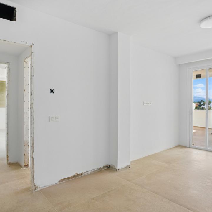 Beautifully reformed two bedroom apartment in the gated community of Jardines de Andalucía, Nueva Andalucia Picture 13