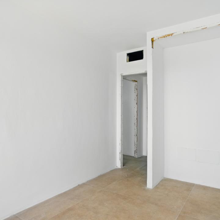 Beautifully reformed two bedroom apartment in the gated community of Jardines de Andalucía, Nueva Andalucia Picture 16